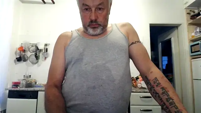 Snapshot of Berg_Boy chatting on September 2025 05:25:01 PM Berg Boy online show from September 2025 05:25:01 PM