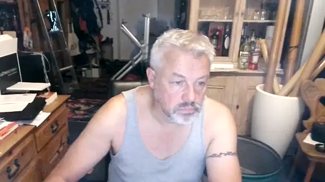 Snapshot of Berg_Boy chatting on September 2025 10:03:02 PM Berg Boy online show from September 2025 10:03:02 PM