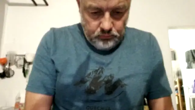 Snapshot of Berg_Boy chatting on September 2025 08:47:02 PM Berg Boy online show from September 2025 08:47:02 PM