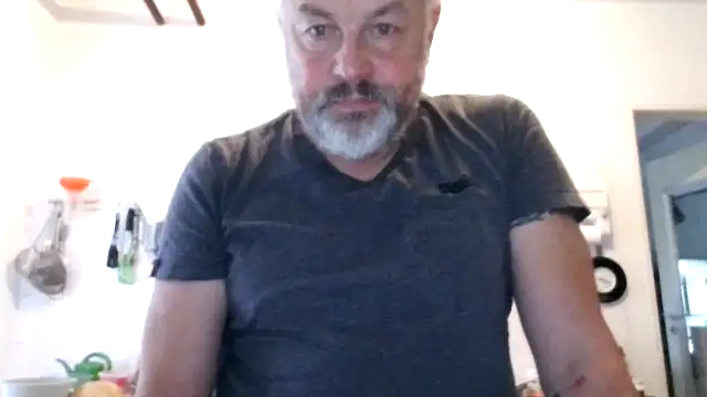 Snapshot of Berg_Boy chatting on November 2025 08:17:02 AM Berg Boy online show from November 2025 08:17:02 AM