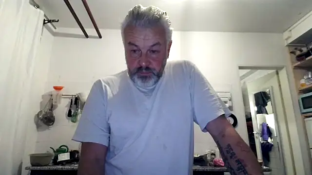 Snapshot of Berg_Boy chatting on November 2025 04:56:01 AM Berg Boy online show from November 2025 04:56:01 AM