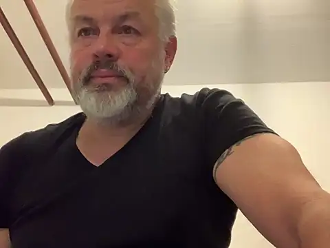 Snapshot of Berg_Boy chatting on November 2025 05:29:01 AM Berg Boy online show from November 2025 05:29:01 AM