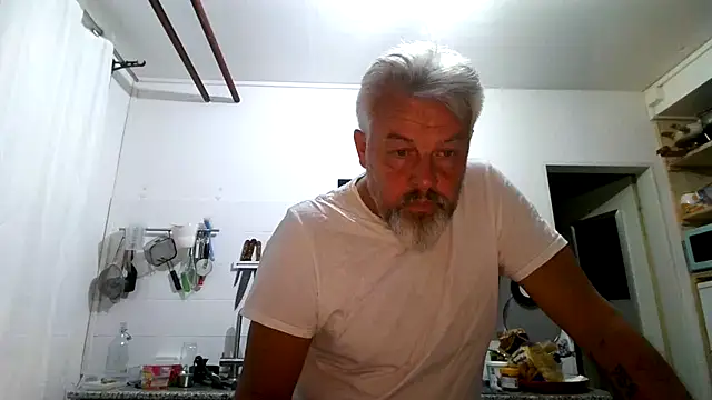 Snapshot of Berg_Boy chatting on April 2026 09:17:02 PM Berg Boy online show from April 2026 09:17:02 PM