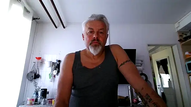 Snapshot of Berg_Boy chatting on May 2026 08:33:02 AM Berg Boy online show from May 2026 08:33:02 AM