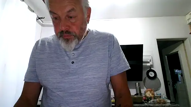 Snapshot of Berg_Boy chatting on May 2026 03:47:01 AM Berg Boy online show from May 2026 03:47:01 AM