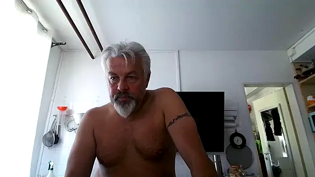 Snapshot of Berg_Boy chatting on May 2026 10:34:02 AM Berg Boy online show from May 2026 10:34:02 AM