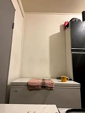 Hugo34bg online show from October 2025 02:35:01 AM