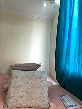 Ivelleee  online show from November 2025 01:42:02 PM