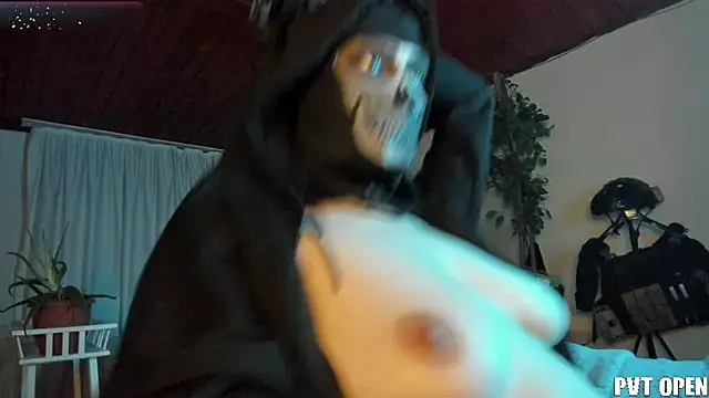 Snapshot of cos_operator chatting on March 2026 07:05:01 PM cos operator online show from March 2026 07:05:01 PM