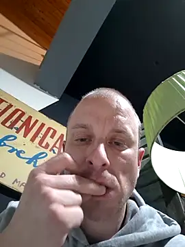 svenpfeifer online show from March 2025 03:02:02 AM