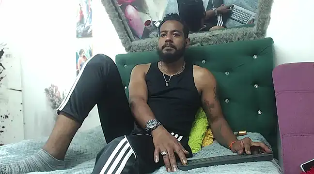 Snapshot of BladeFoxxx1 chatting on March 2025 04:18:01 AM BladeFoxxx1 online show from March 2025 04:18:01 AM