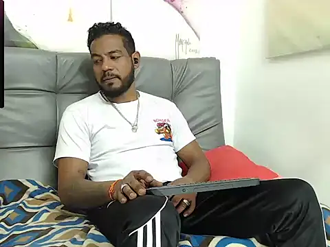 Snapshot of BladeFoxxx1 chatting on September 2025 06:02:02 AM BladeFoxxx1 online show from September 2025 06:02:02 AM