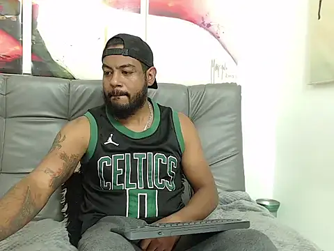 Snapshot of BladeFoxxx1 chatting on November 2025 05:25:02 PM BladeFoxxx1 online show from November 2025 05:25:02 PM