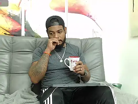 Snapshot of BladeFoxxx1 chatting on November 2025 09:07:02 AM BladeFoxxx1 online show from November 2025 09:07:02 AM