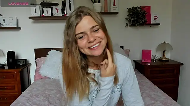 HaleyReedme online show from September 2025 09:46:01 AM