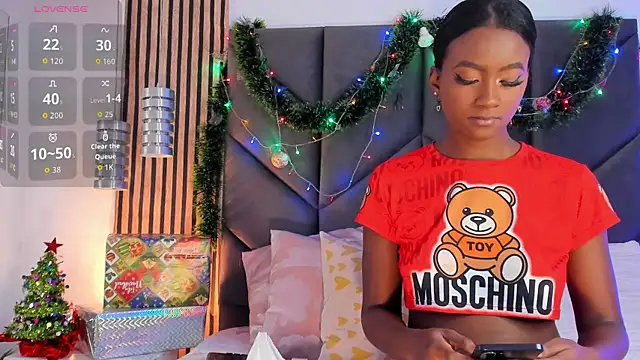 Snapshot of Kendallross28 chatting on December 2025 03:32:02 PM Kendallross28 online show from December 2025 03:32:02 PM