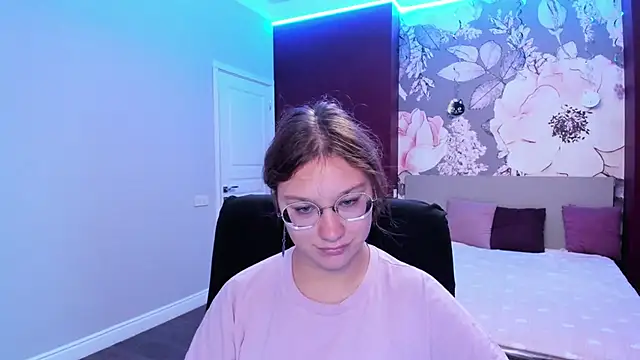 AngelinaLow online show from September 2025 11:23:01 AM