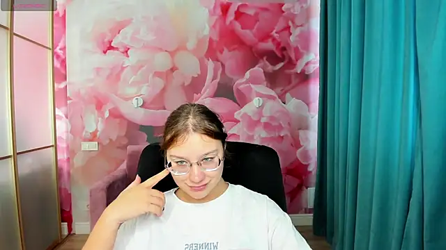 AngelinaLow online show from September 2025 11:26:01 AM