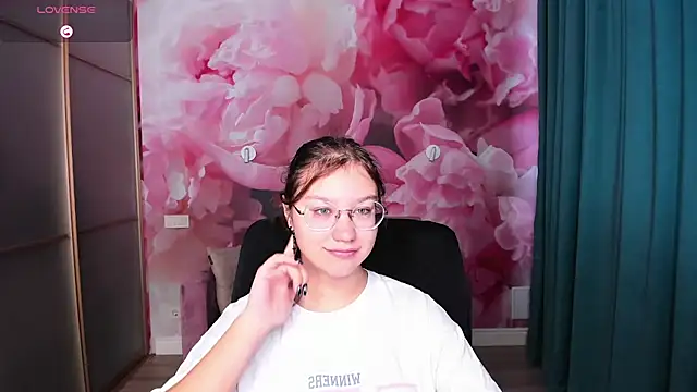 AngelinaLow online show from October 2025 05:30:01 AM