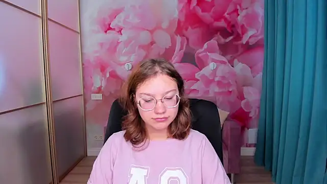 AngelinaLow online show from November 2025 12:28:01 PM