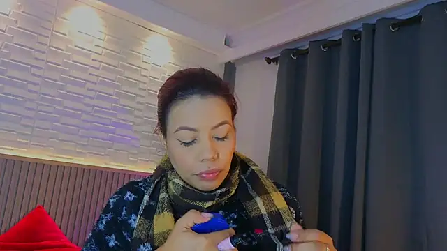 TiffanyWalk online show from October 2025 11:19:01 AM