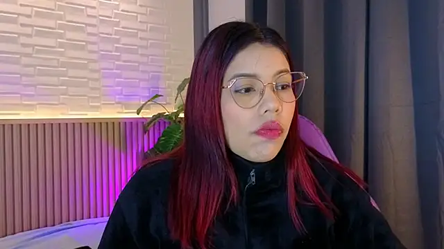 TiffanyWalk online show from November 2025 10:48:02 AM