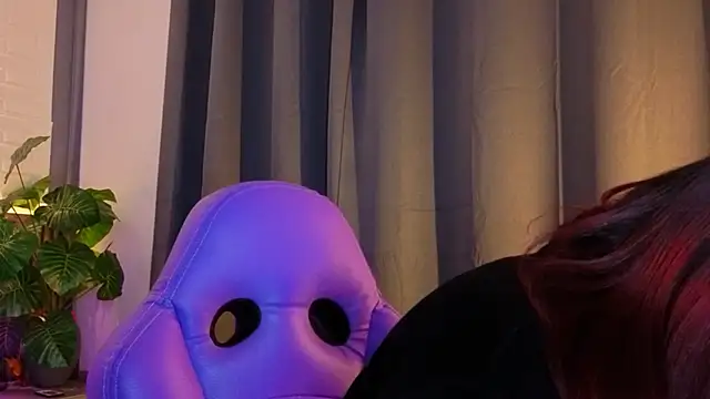 TiffanyWalk online show from November 2025 10:58:02 AM