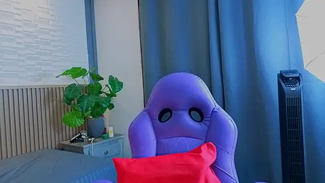 TiffanyWalk online show from February 2026 12:37:02 PM