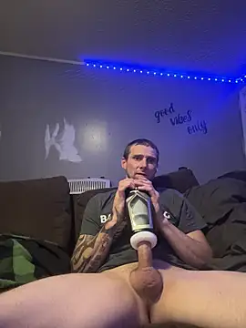 Stillhard8925 online show from October 2025 06:37:01 PM