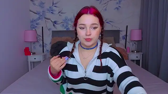 Cute kitty- online show from November 2025 11:57:02 PM