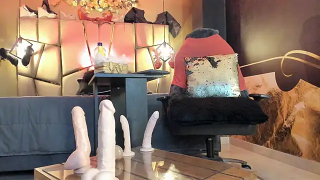 Kendraa Hot online show from November 2025 11:47:02 PM