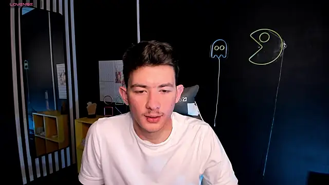 Danny  Magic online show from March 2025 01:38:02 PM