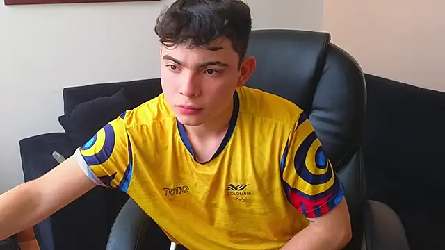 Snapshot of lukeboyce33 chatting on September 2025 04:43:02 PM lukeboyce33 online show from September 2025 04:43:02 PM