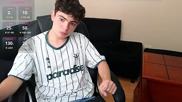 Snapshot of lukeboyce33 chatting on February 2026 08:17:02 PM lukeboyce33 online show from February 2026 08:17:02 PM