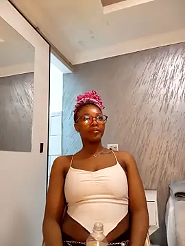 Hotytoty26 online show from October 2025 06:28:02 PM