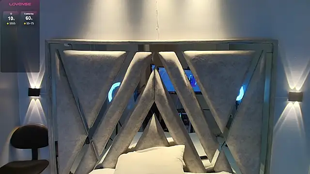 Alice 26  online show from October 2025 07:59:01 PM