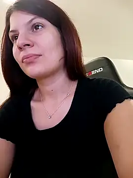 MeCherryy online show from November 2025 01:28:01 PM