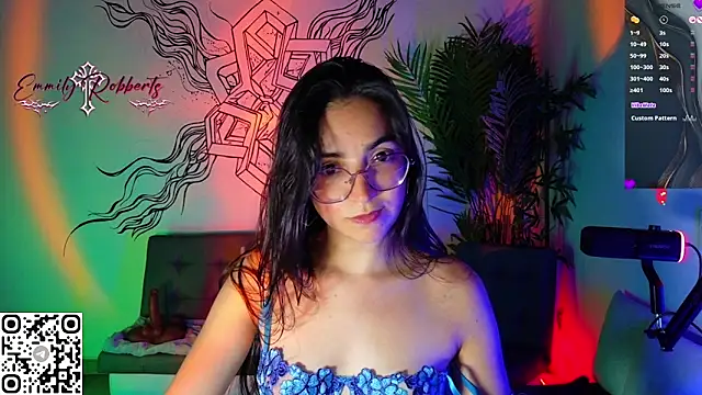Snapshot of Emmi_Roberts chatting on May 2026 01:32:02 AM Emmi Roberts online show from May 2026 01:32:02 AM