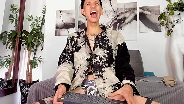 Giotrashy online show from April 2026 04:19:01 PM