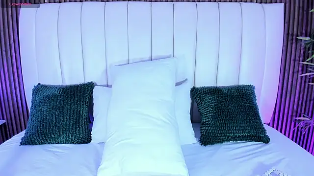 Snapshot of LauraCarther chatting on February 2026 05:23:02 PM LauraCarther online show from February 2026 05:23:02 PM