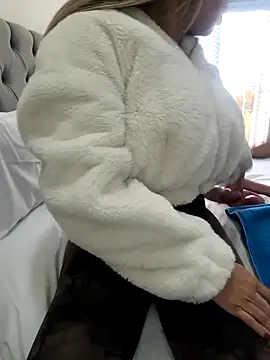 Snapshot of Alyssa_76 chatting on November 2025 03:33:01 PM Alyssa 76 online show from November 2025 03:33:01 PM