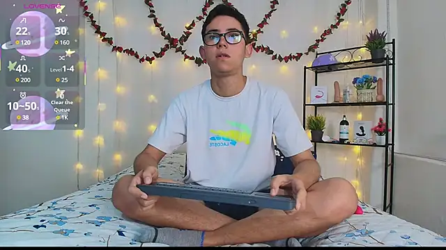 Danny-Swift13 online show from March 2025 12:36:02 PM