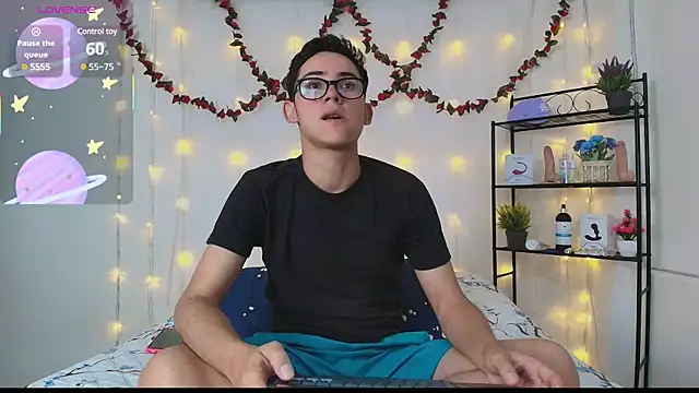 Danny-Swift13 online show from March 2025 08:54:01 PM