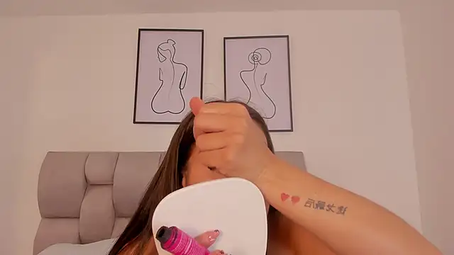 Snapshot of Hanna_Evans__ chatting on September 2025 12:05:02 PM Hanna Evans online show from September 2025 12:05:02 PM