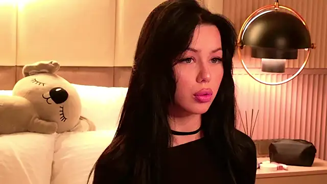 Leya Foxhall online show from November 2025 12:05:01 PM