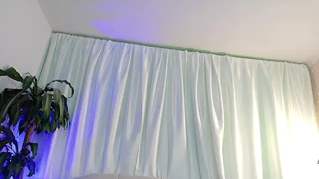 YuliethPetite online show from July 2026 12:34:01 PM