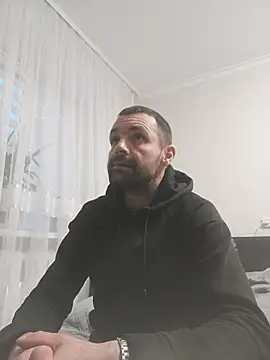 Snapshot of MaksDzubaV chatting on October 2025 03:31:02 PM MaksDzubaV online show from October 2025 03:31:02 PM