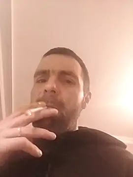 Snapshot of MaksDzubaV chatting on March 2026 06:58:02 PM MaksDzubaV online show from March 2026 06:58:02 PM