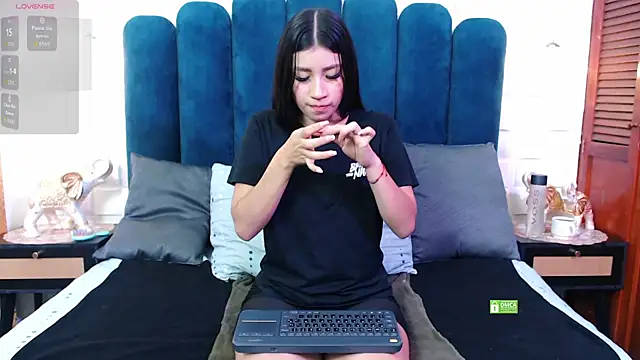 Snapshot of Lili_Opal chatting on October 2025 12:06:01 PM Lili Opal online show from October 2025 12:06:01 PM