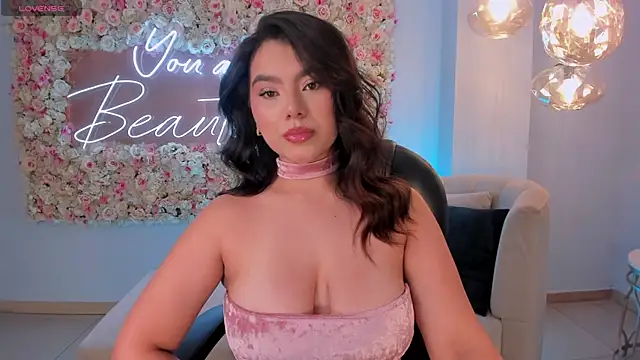 Snapshot of CandaseRussell chatting on October 2025 08:03:02 PM CandaseRussell online show from October 2025 08:03:02 PM